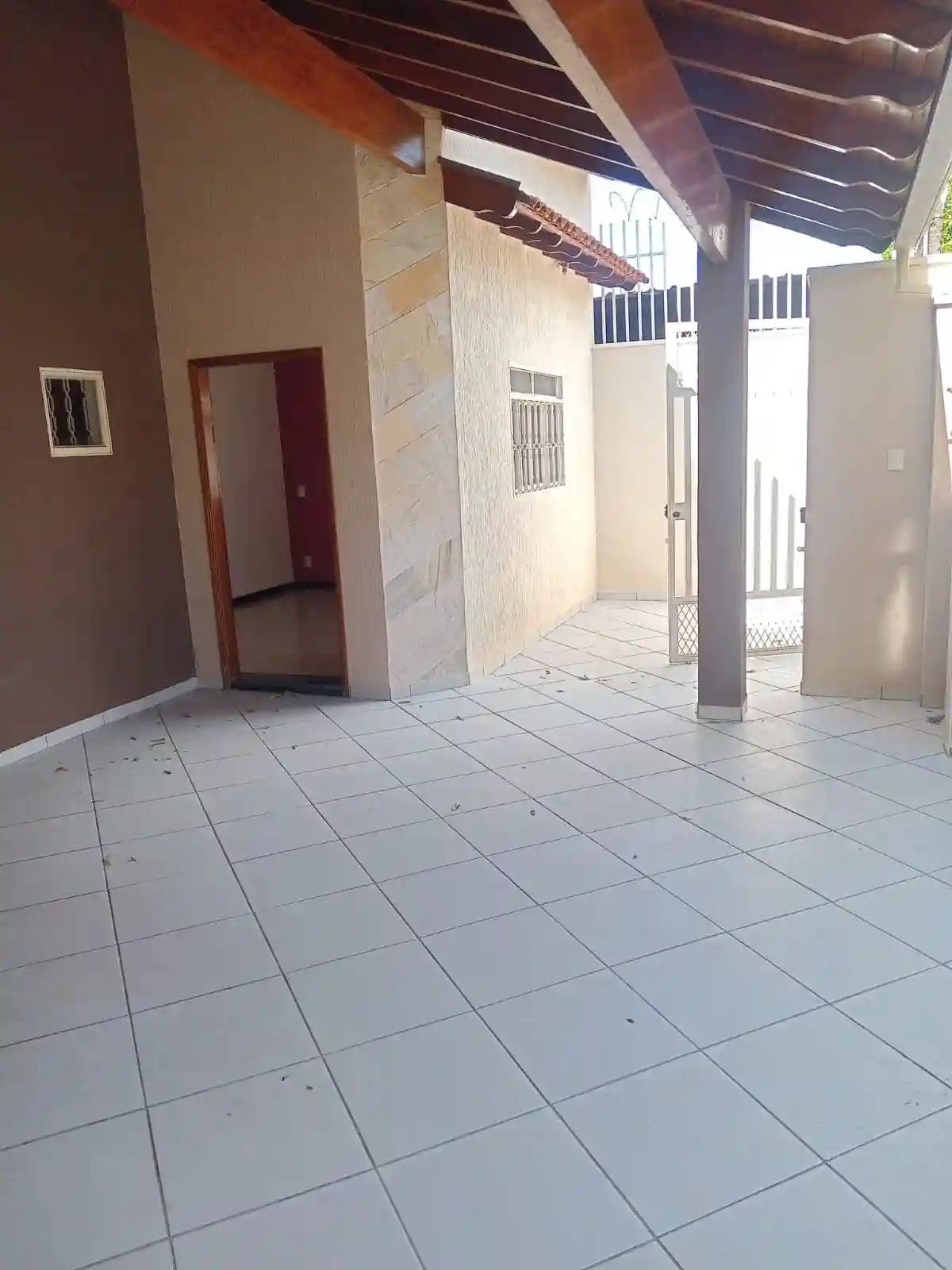 Casa com 3 quartos para aluguel, 200m² — foto 3 de 20