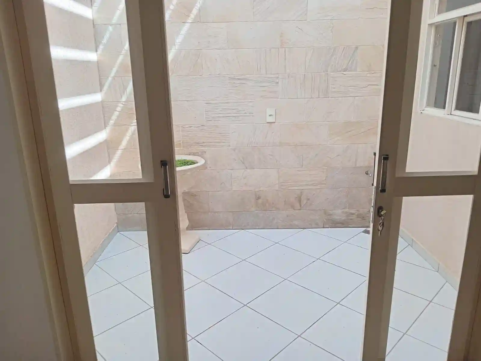 Casa com 3 quartos para aluguel, 200m² — foto 8 de 20