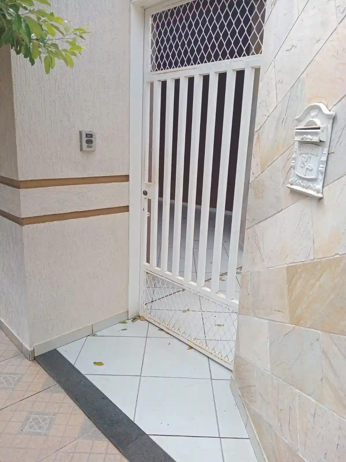 Casa com 3 quartos para aluguel, 200m² — foto 2 de 20