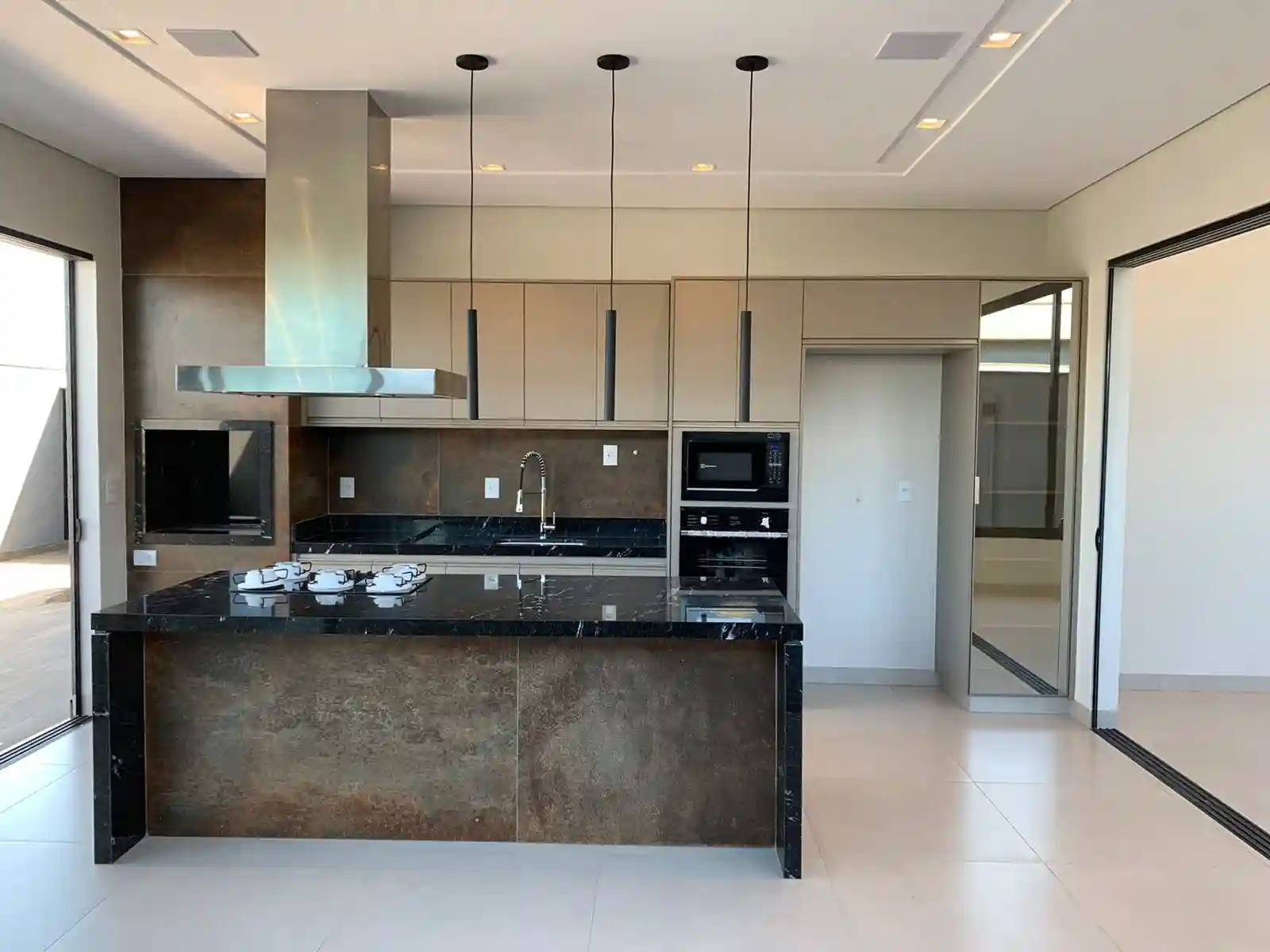 Casa de Condomínio com 3 quartos à venda, 210m² — foto 9 de 32