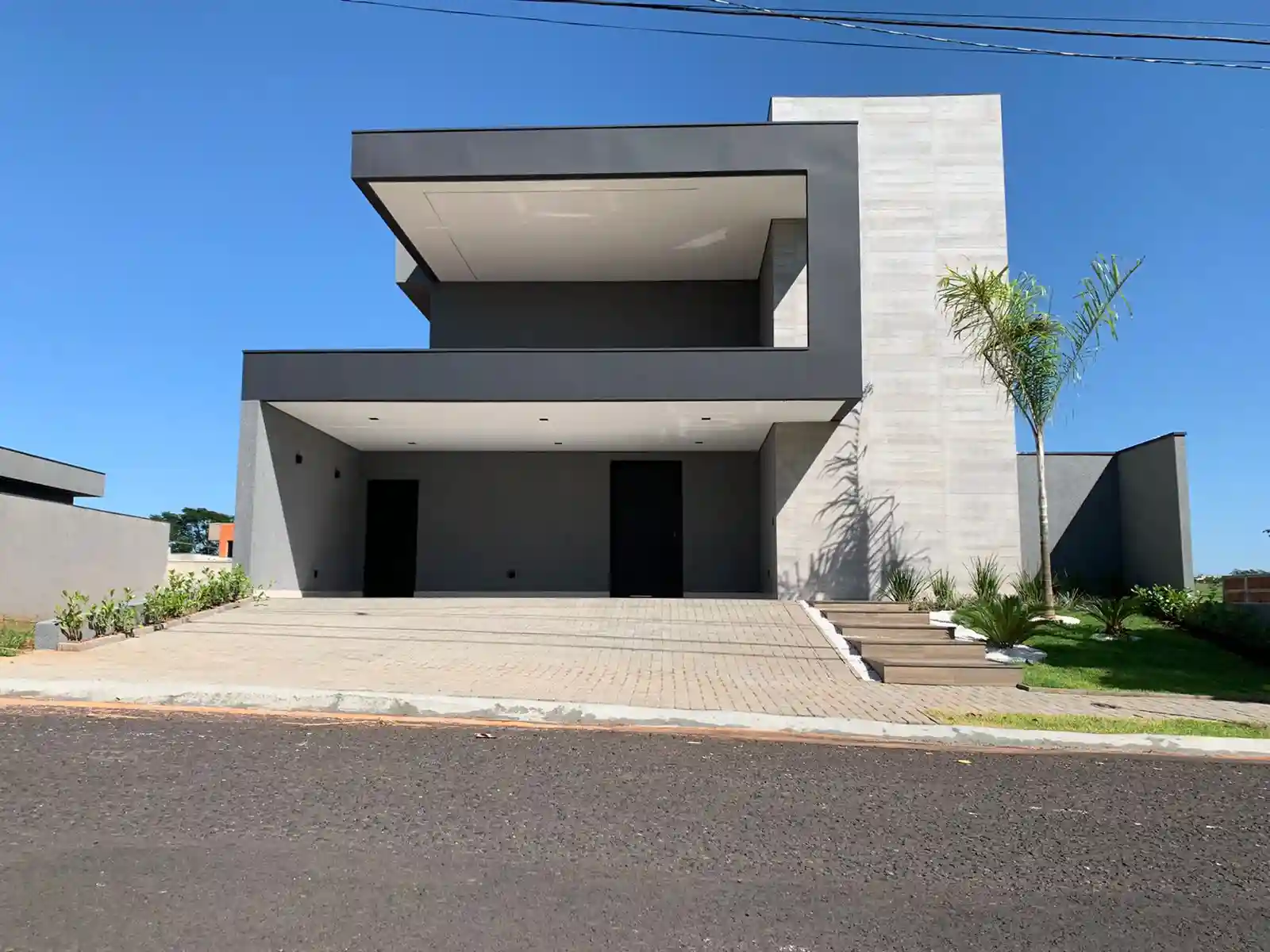 Casa de Condomínio com 3 quartos à venda, 210m² — foto 3 de 32