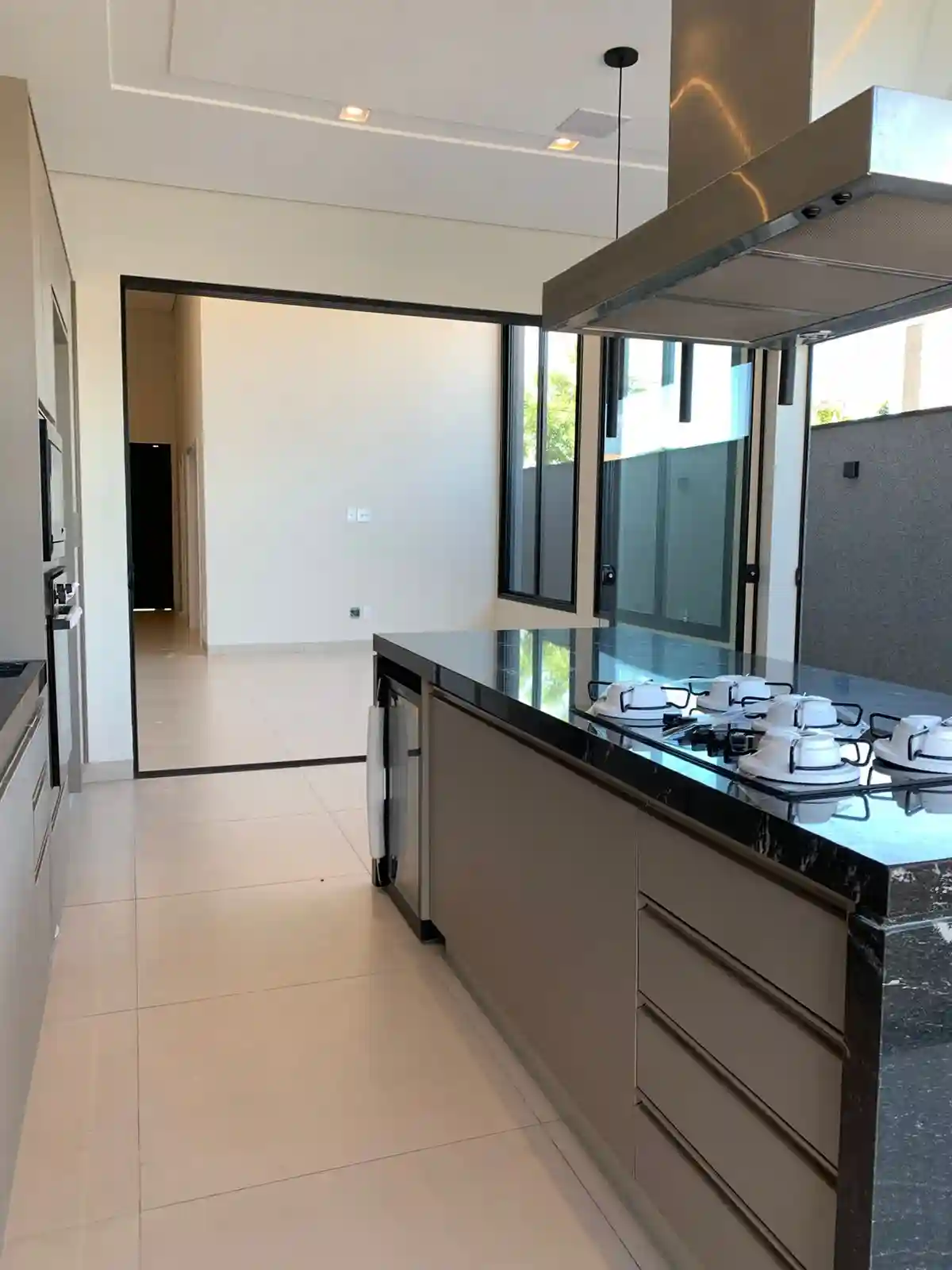 Casa de Condomínio com 3 quartos à venda, 210m² — foto 8 de 32