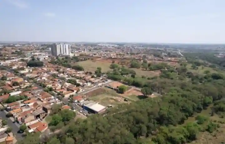 Terreno / Lote / Condomínio  à venda, 1620m² — foto 1 de 11