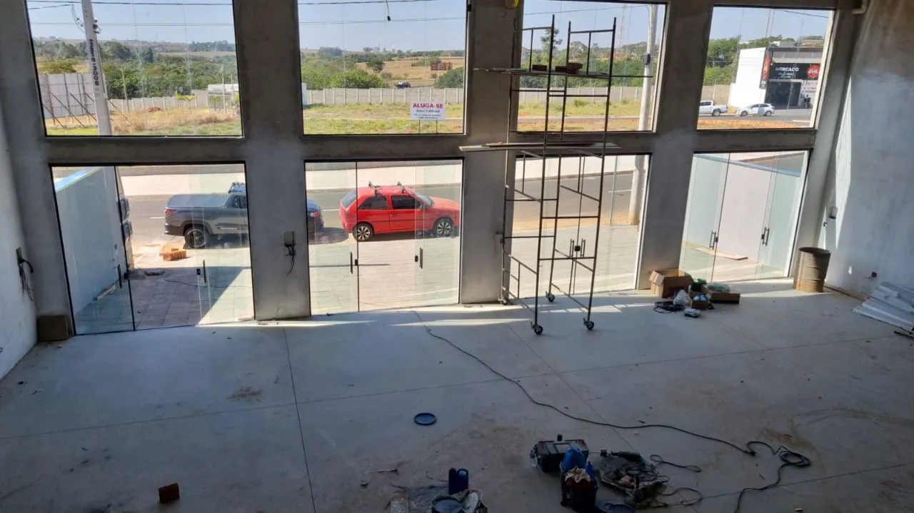 Loja / Salão / Ponto Comercial para aluguel — foto 2 de 2