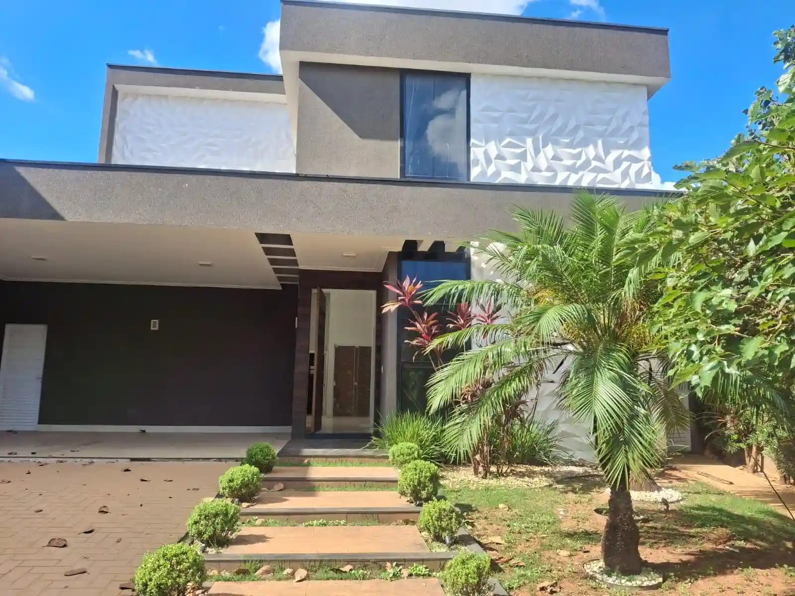 Casa de Condomínio com 4 quartos à venda, 280m² — foto 1 de 21