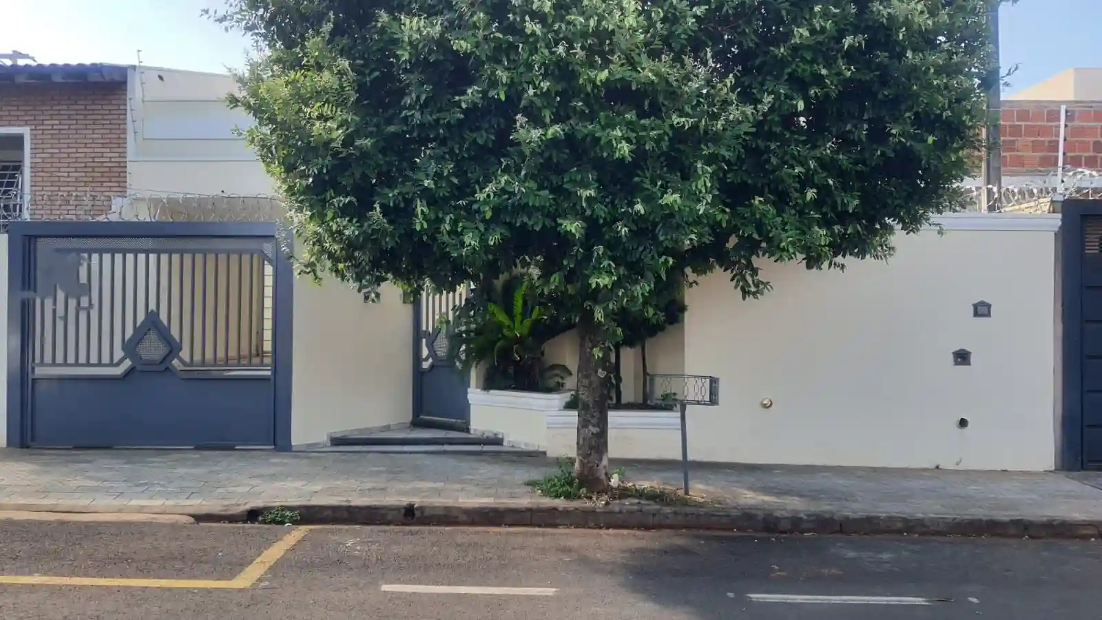 Casa com 3 quartos à venda, 186m² — foto 1 de 17