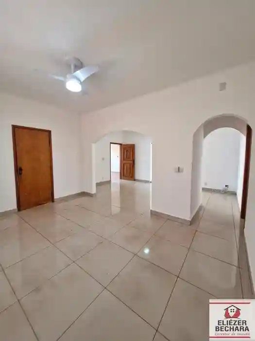 Casa com 3 quartos à venda, 225m² — foto 1 de 23