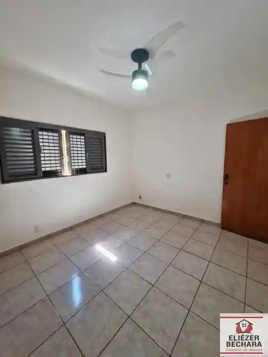 Casa com 3 quartos à venda, 225m² — foto 14 de 23