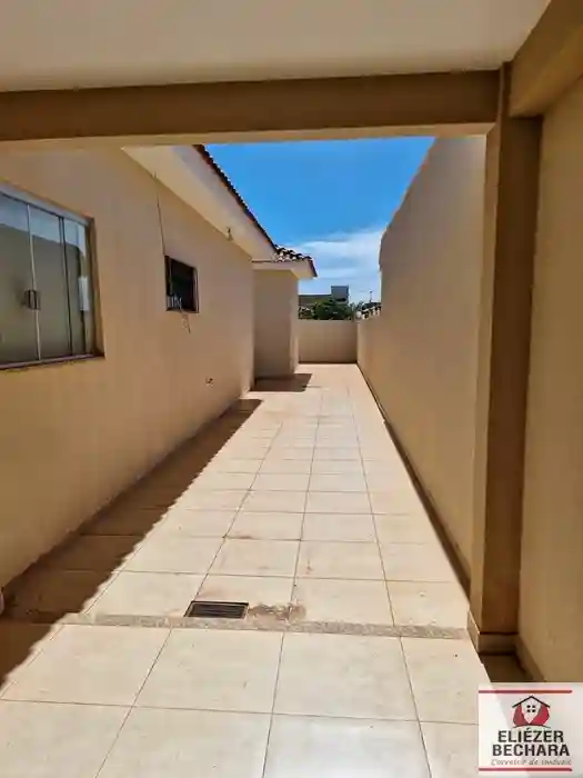 Casa com 3 quartos à venda, 225m² — foto 2 de 23