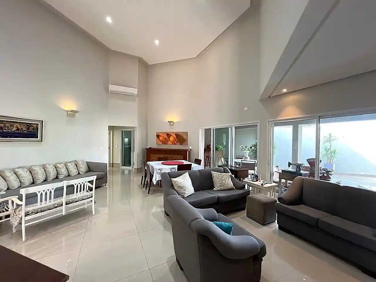Casa com 3 quartos à venda, 450m² — foto 1 de 18