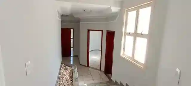 Casa de Condomínio com 3 quartos à venda, 236m² — foto 3 de 19