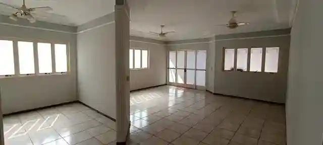 Casa de Condomínio com 3 quartos à venda, 236m² — foto 7 de 19