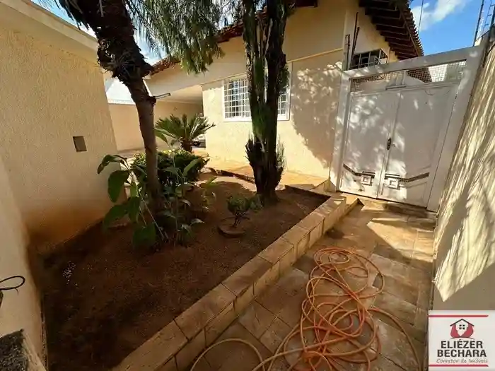Casa com 3 quartos à venda, 230m² — foto 2 de 22