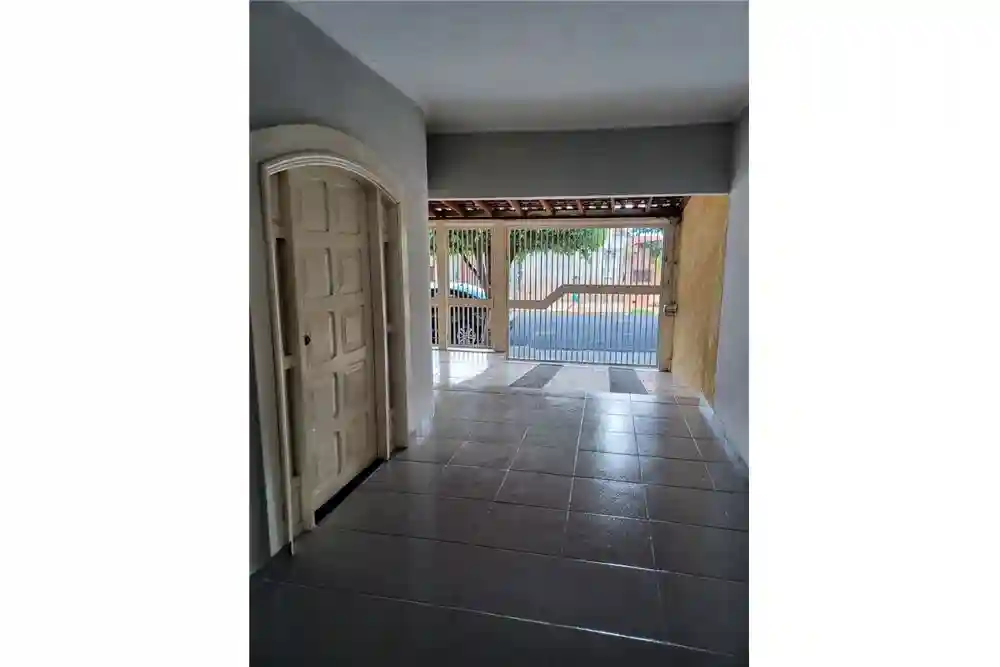 Casa com 3 quartos à venda, 200m² — foto 6 de 8