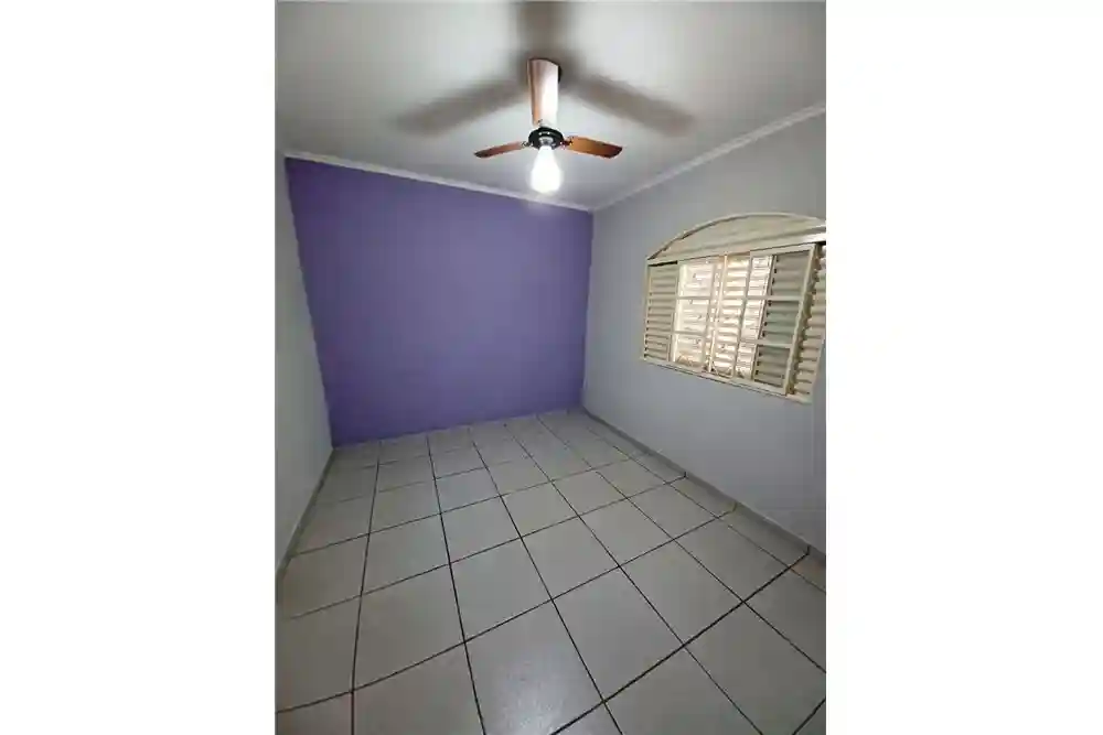 Casa com 3 quartos à venda, 200m² — foto 2 de 8