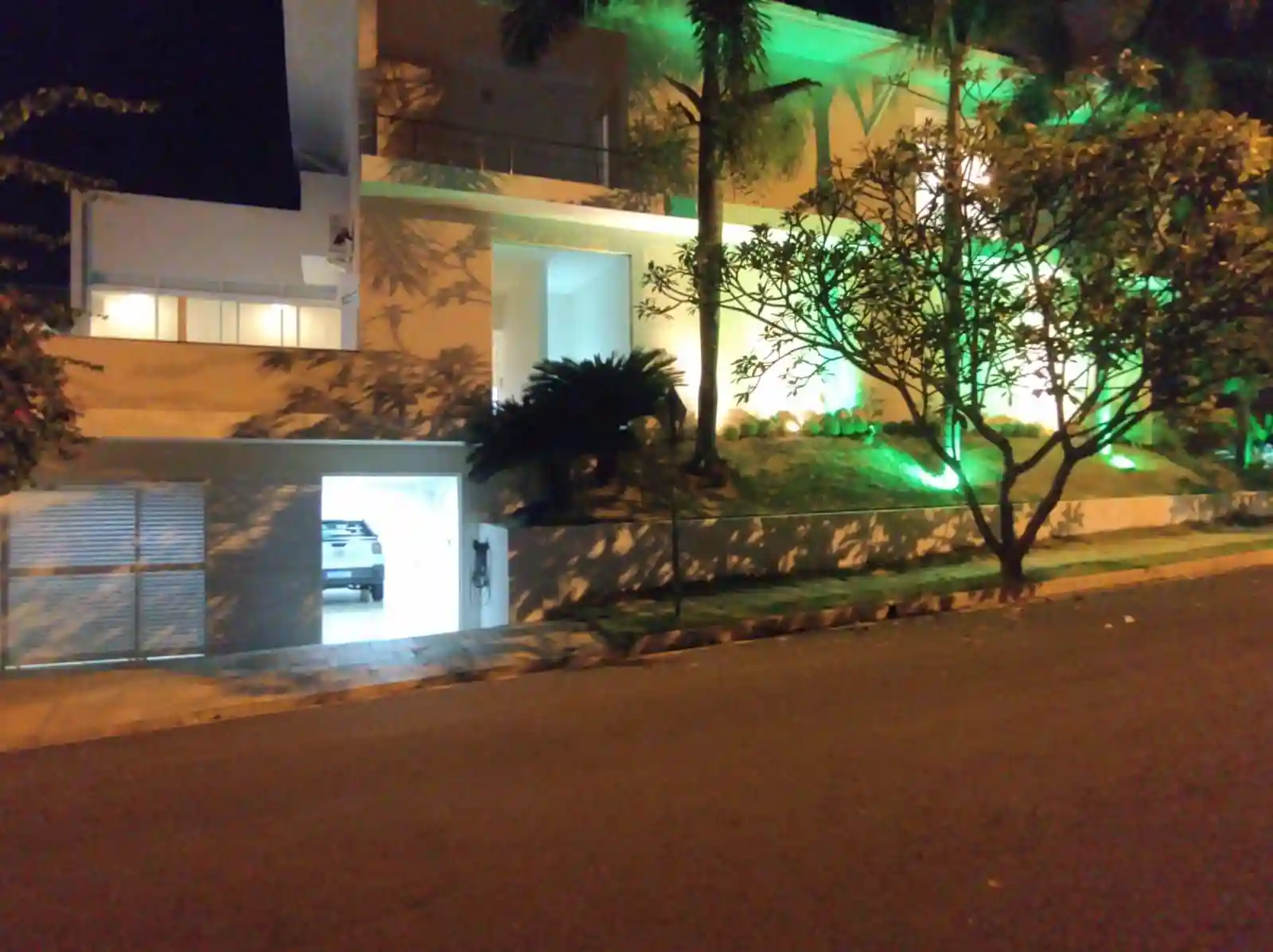 Casa de Condomínio com 4 quartos para aluguel, 408m² — foto 2 de 20