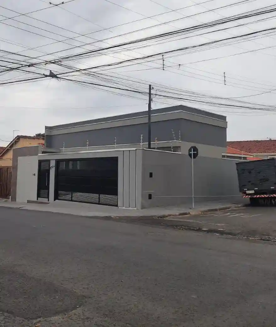 Casa com 3 quartos à venda, 225m² — foto 3 de 33