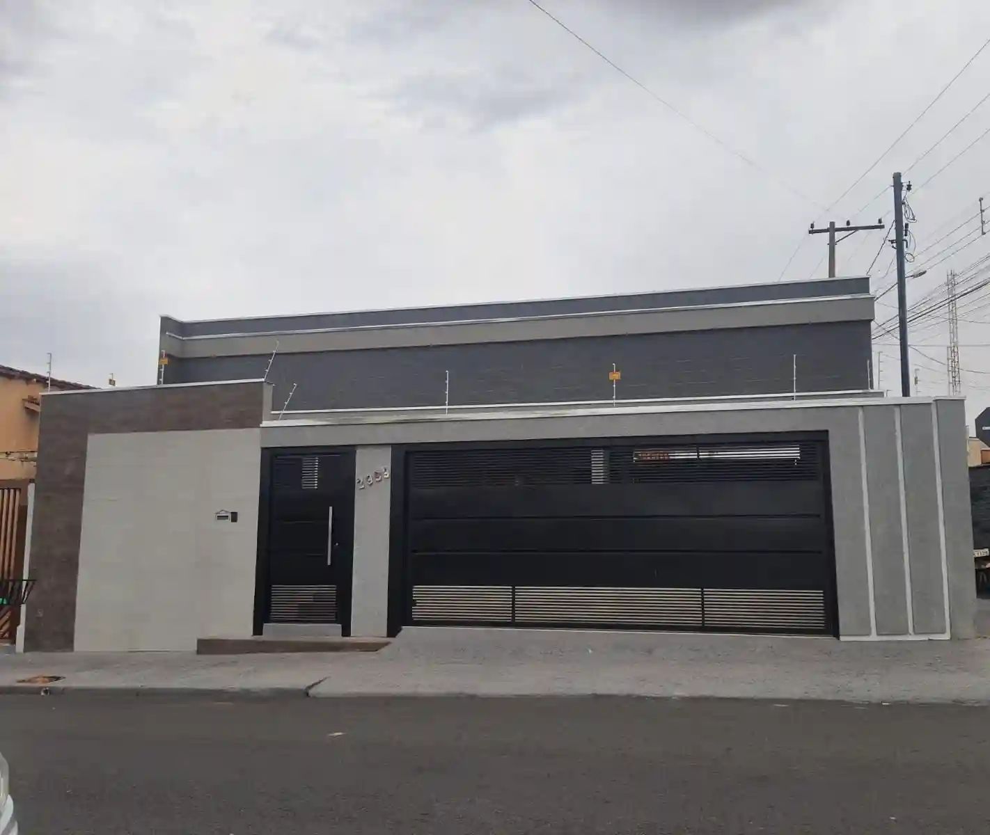Casa com 3 quartos à venda, 225m² — foto 1 de 33