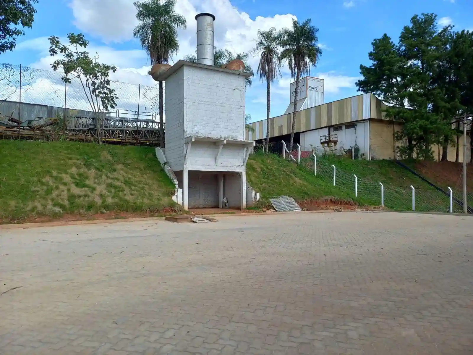 Loja / Salão / Ponto Comercial  para aluguel, 5470m² — foto 4 de 7