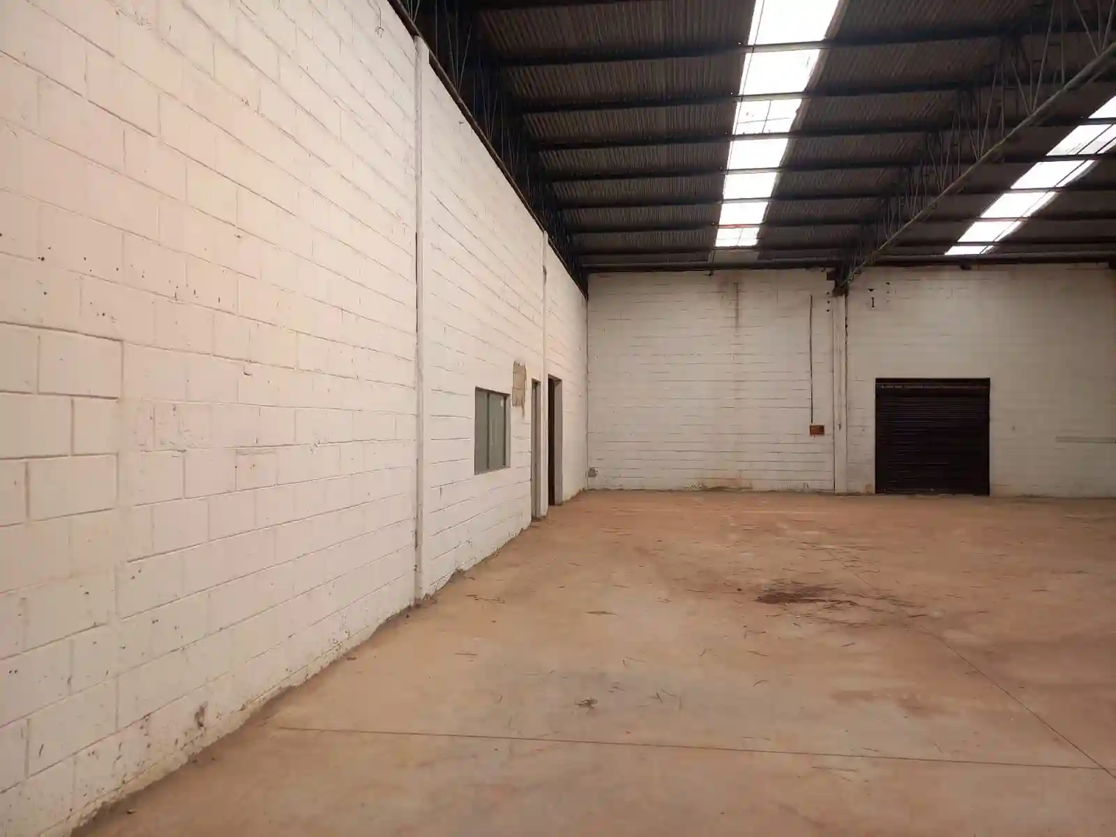 Loja / Salão / Ponto Comercial  para aluguel, 5470m² — foto 1 de 7