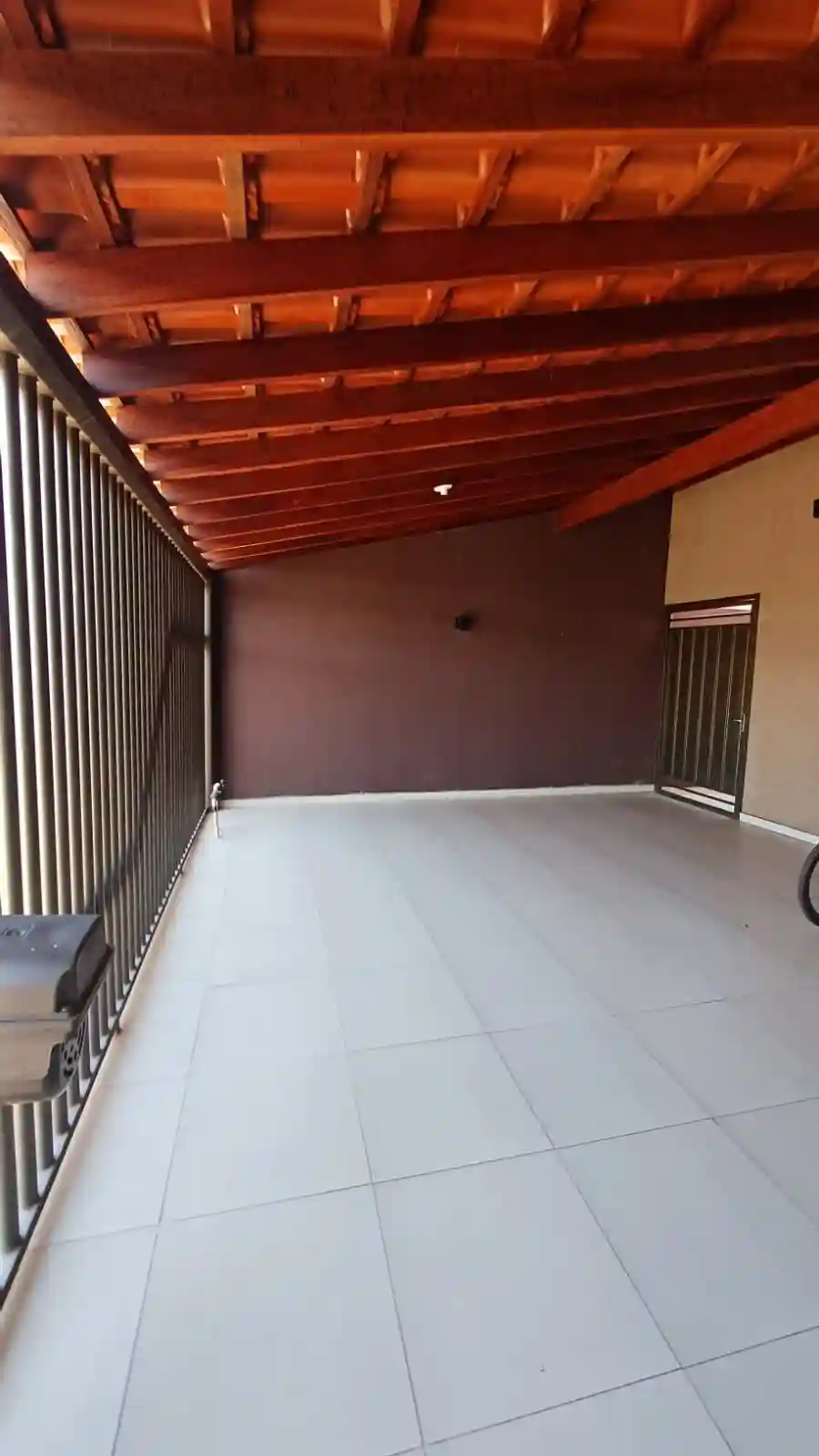 Casa com 3 quartos à venda, 300m² — foto 2 de 13