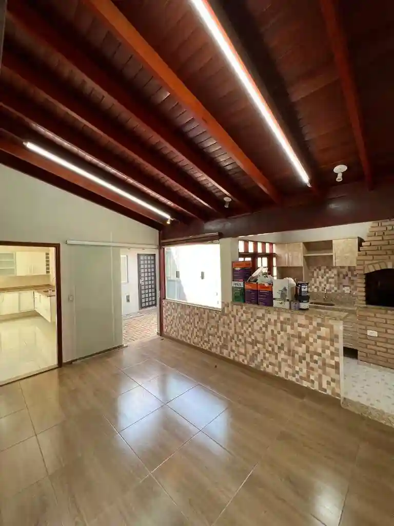 Casa com 3 quartos à venda, 150m² — foto 3 de 5