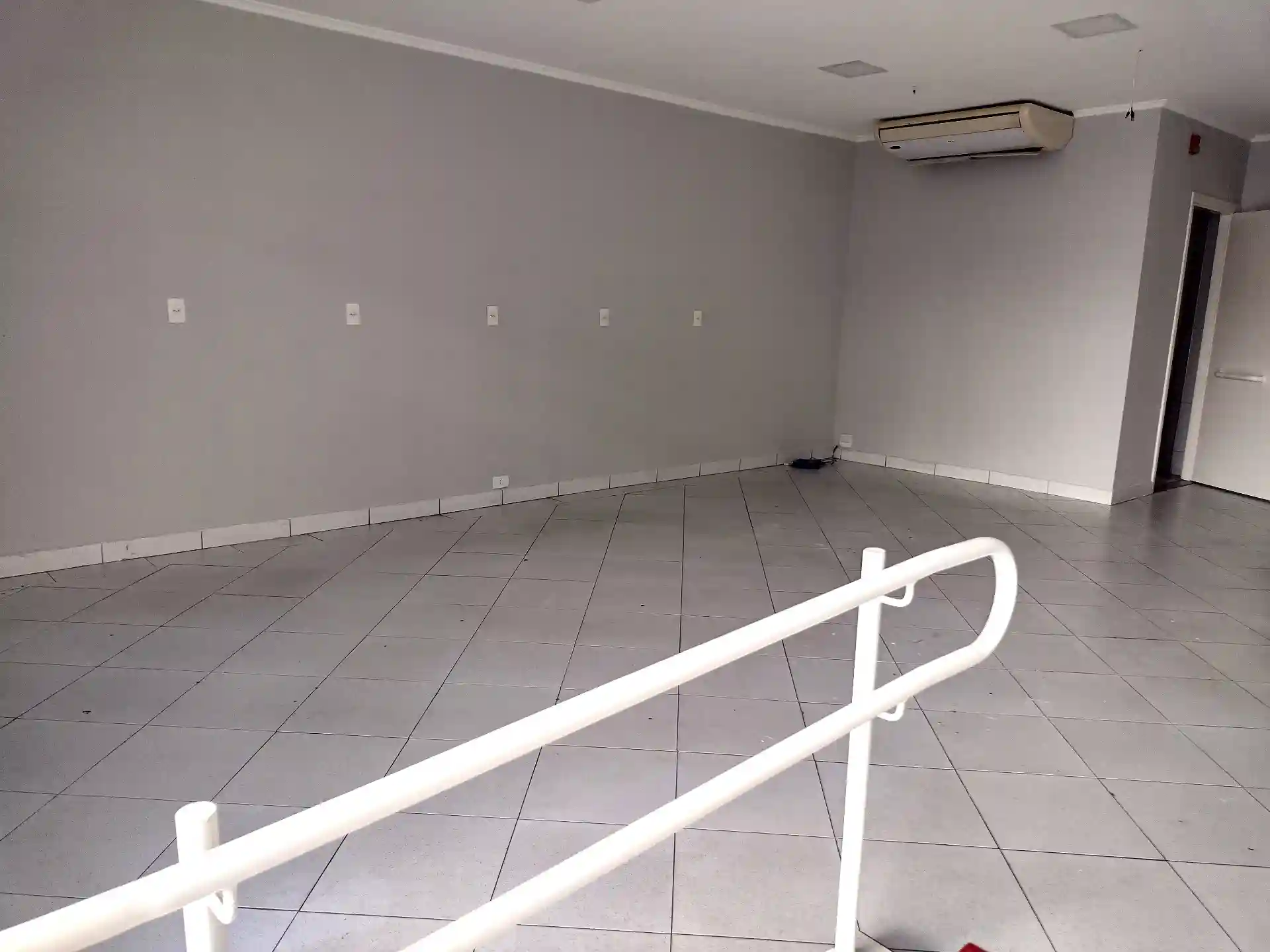 Loja / Salão / Ponto Comercial  para aluguel, 100m² — foto 4 de 10