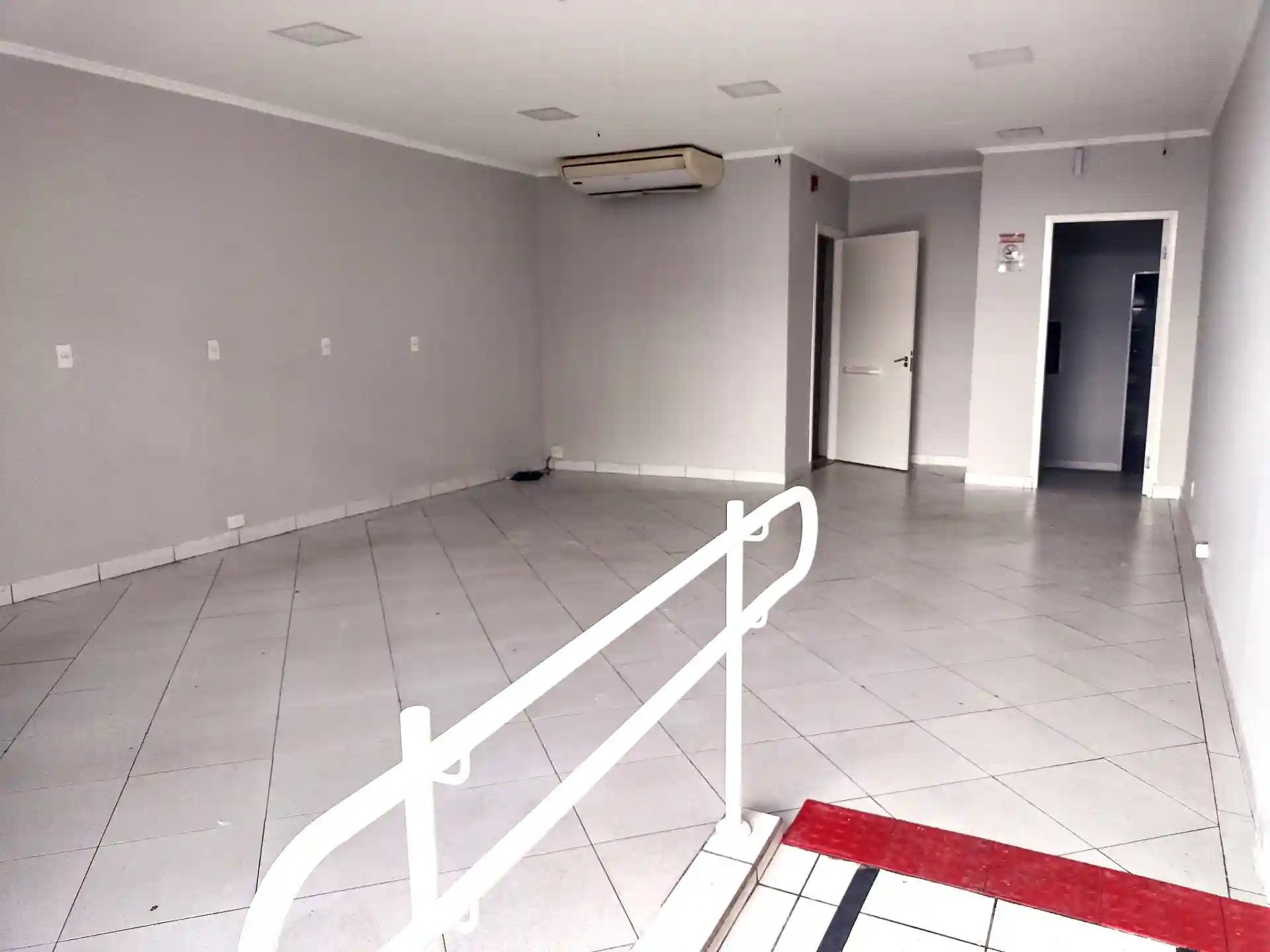 Loja / Salão / Ponto Comercial  para aluguel, 100m² — foto 3 de 10