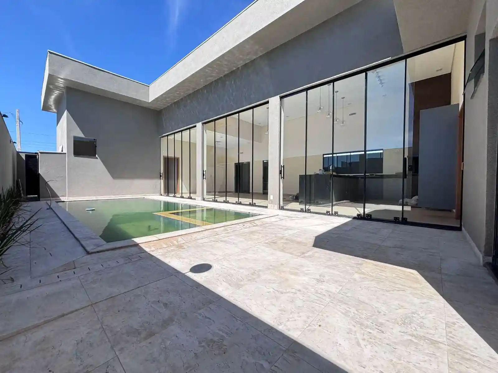 Casa de Condomínio com 3 quartos à venda, 360m² — foto 1 de 38