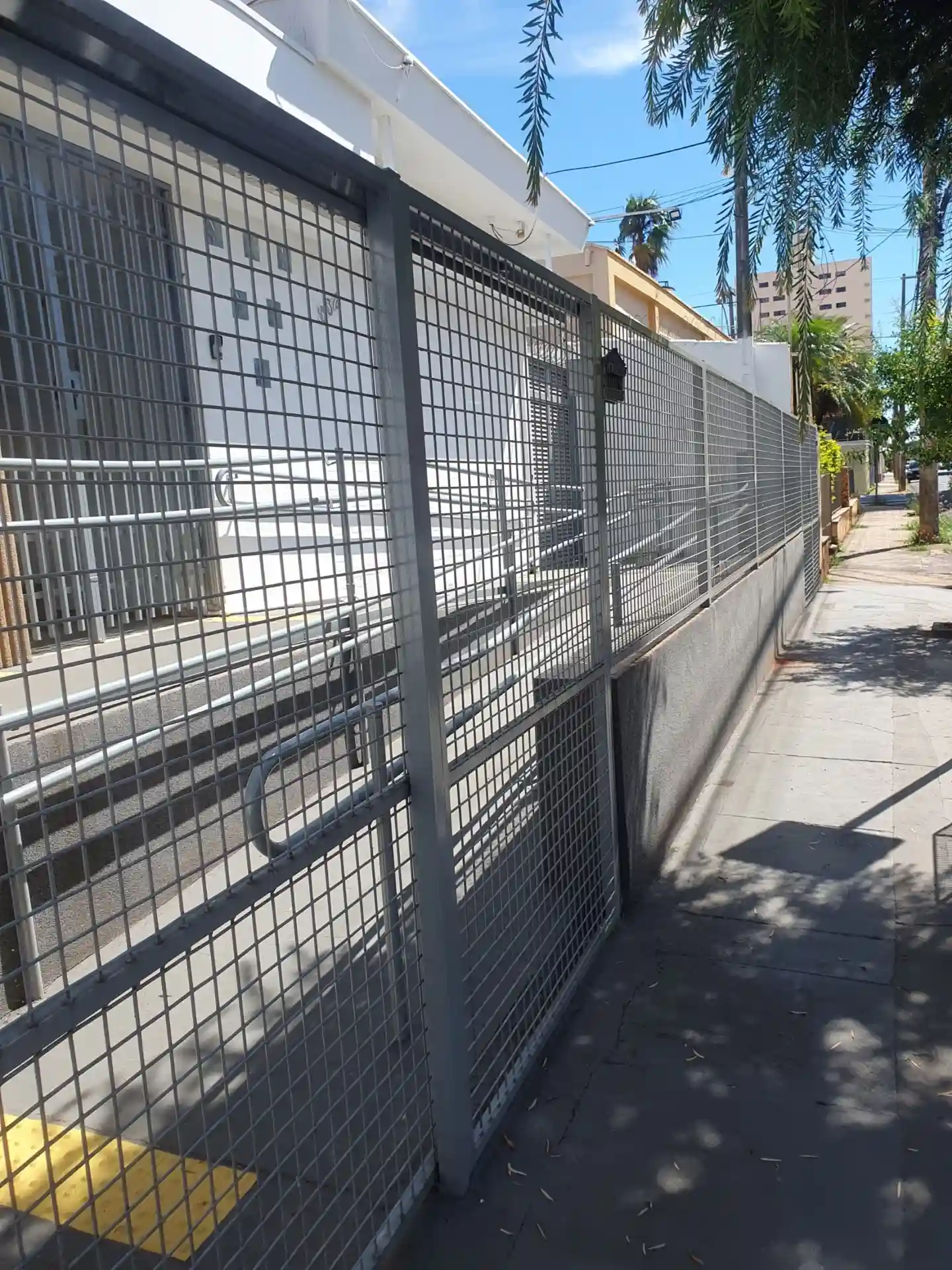Casa Comercial com 3 quartos para aluguel, 240m² — foto 1 de 55
