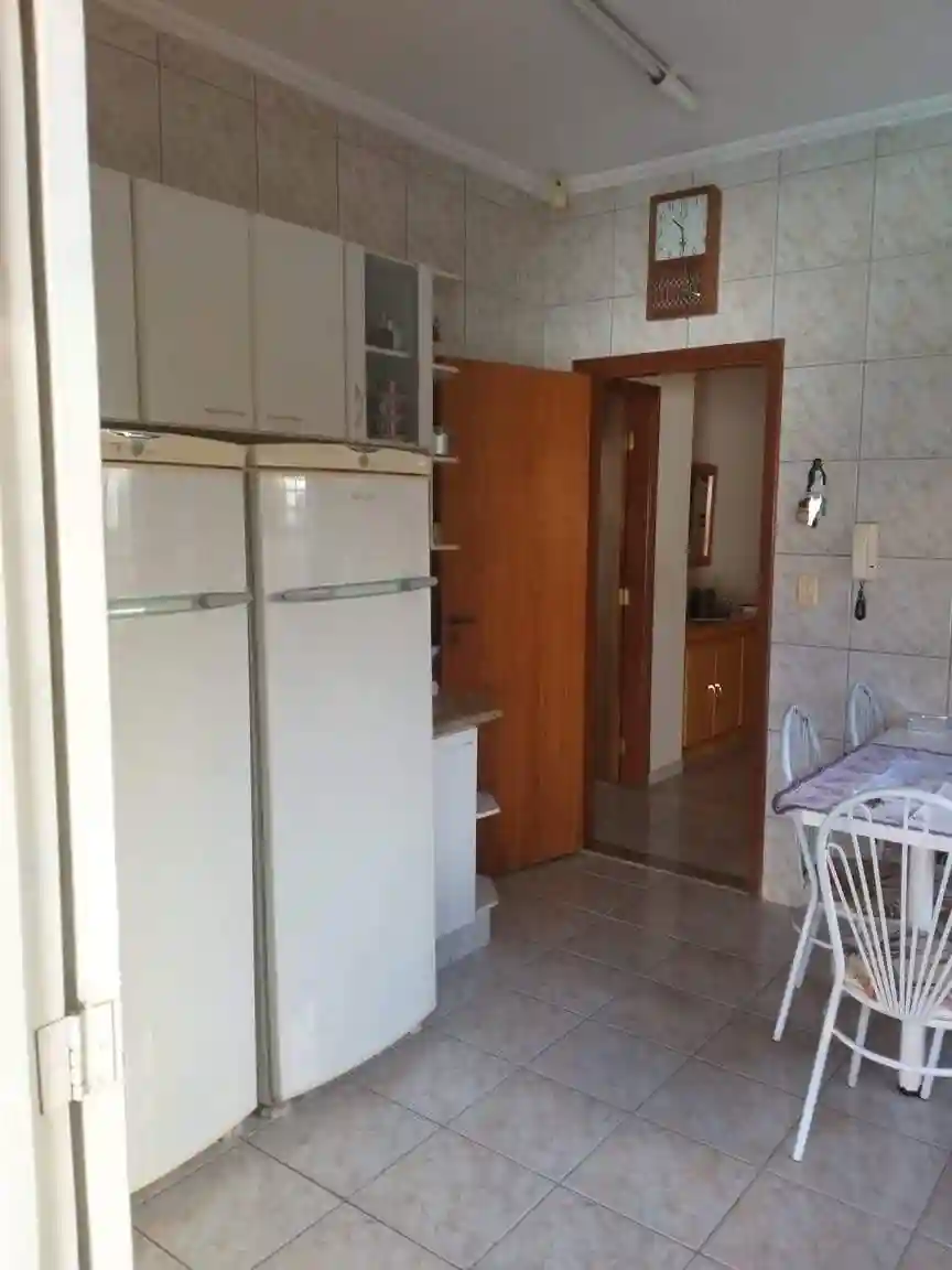 Casa com 3 quartos à venda, 210m² — foto 3 de 18