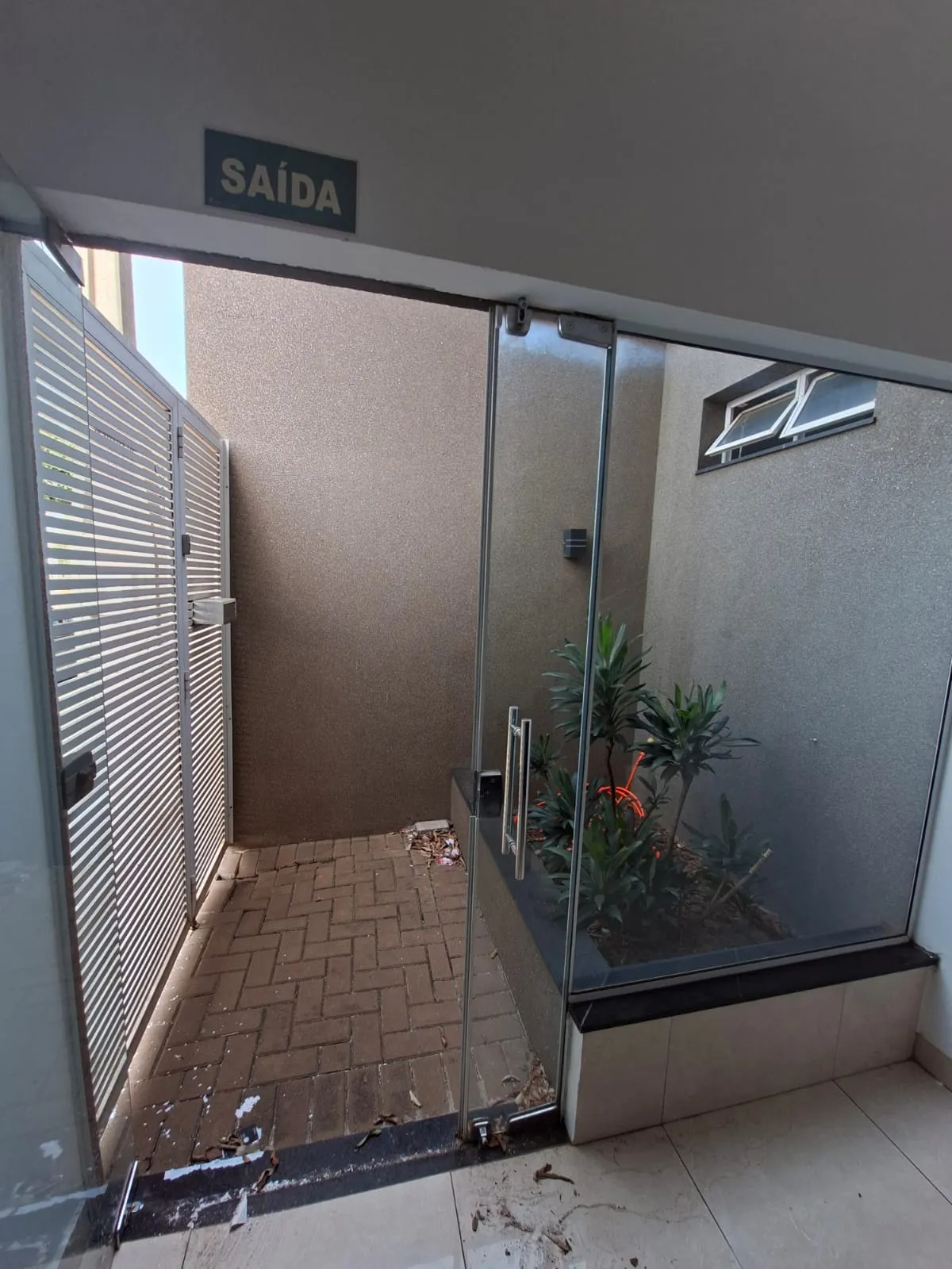 Loja / Salão / Ponto Comercial para aluguel, 120m² — foto 2 de 12