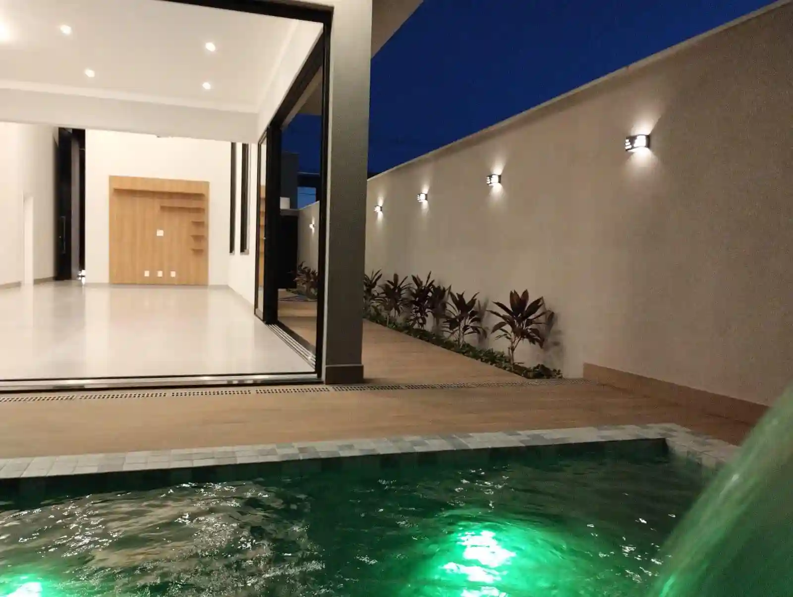 Casa de Condomínio com 3 quartos à venda, 200m² — foto 4 de 27