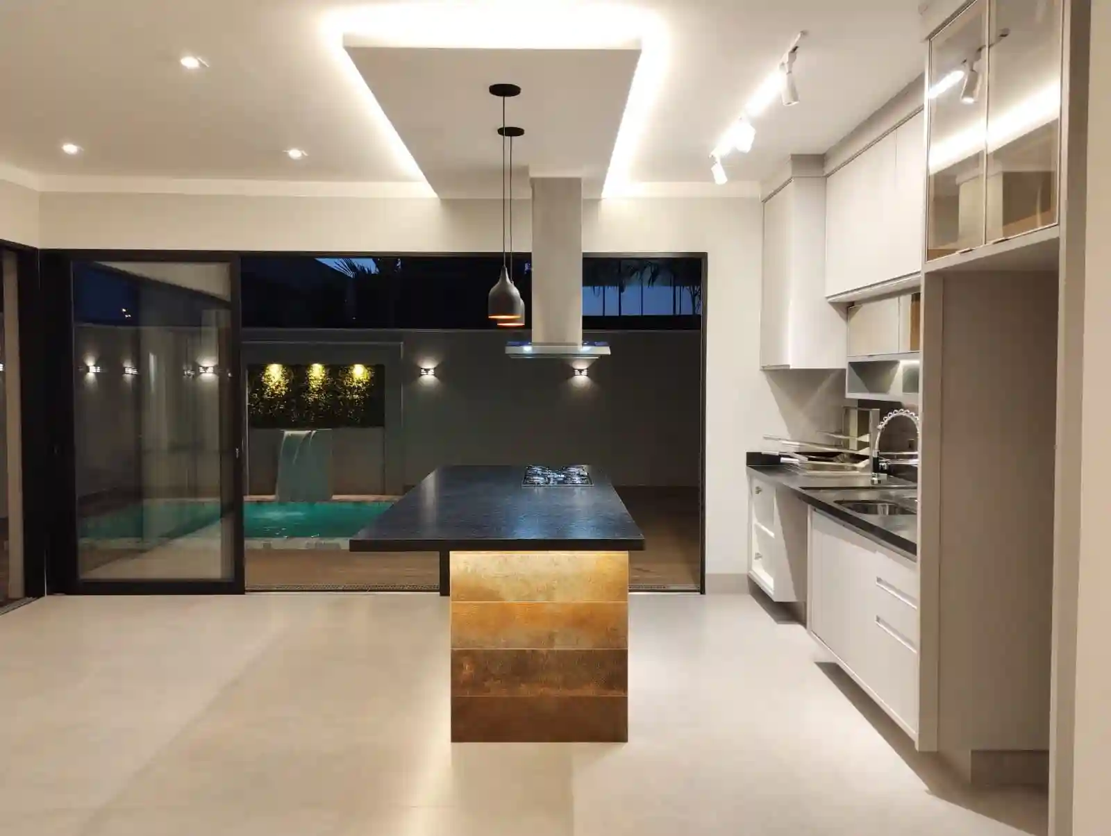 Casa de Condomínio com 3 quartos à venda, 200m² — foto 3 de 27