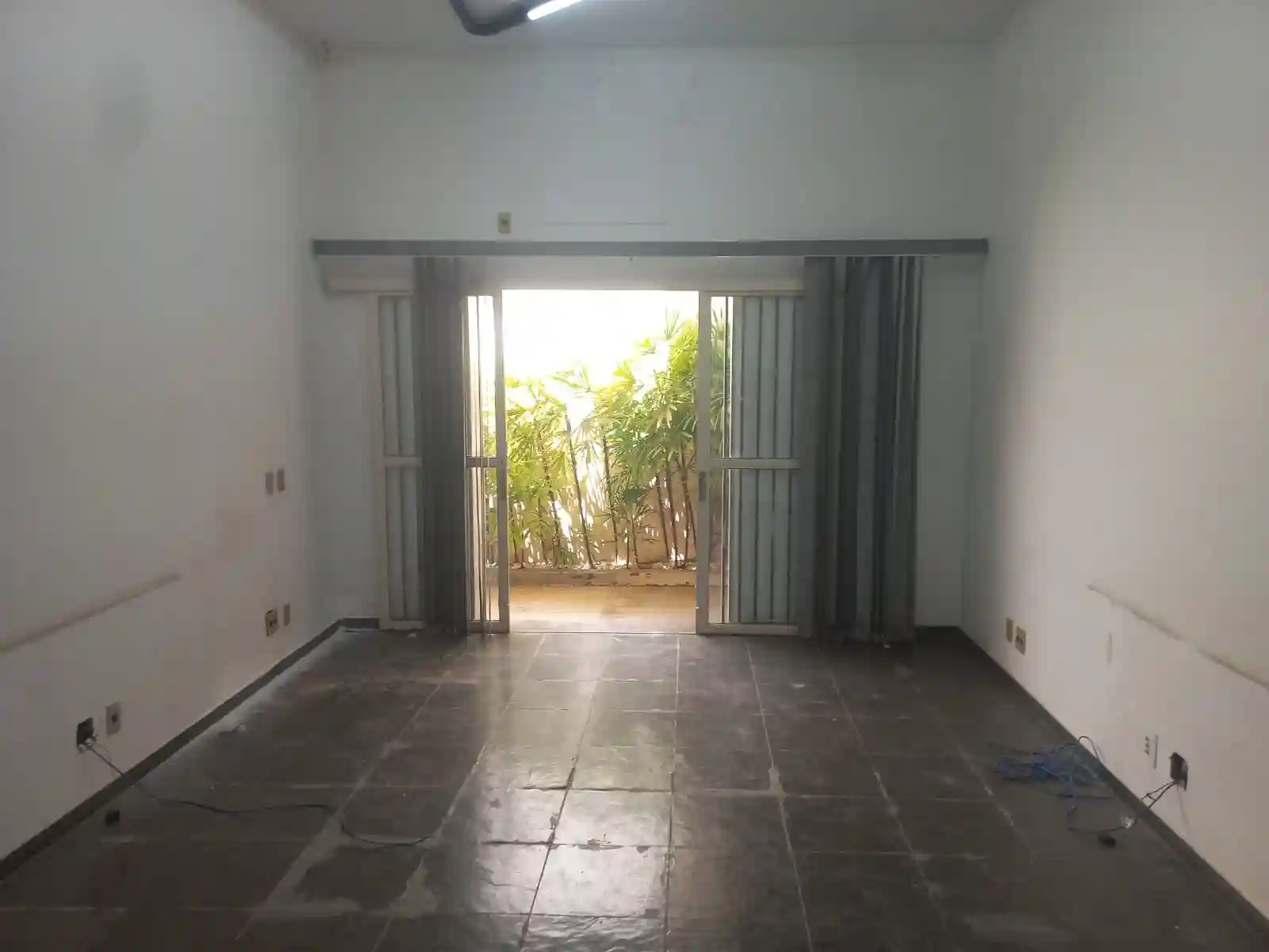 Conjunto Comercial / Sala  para aluguel, 30m² — foto 2 de 9