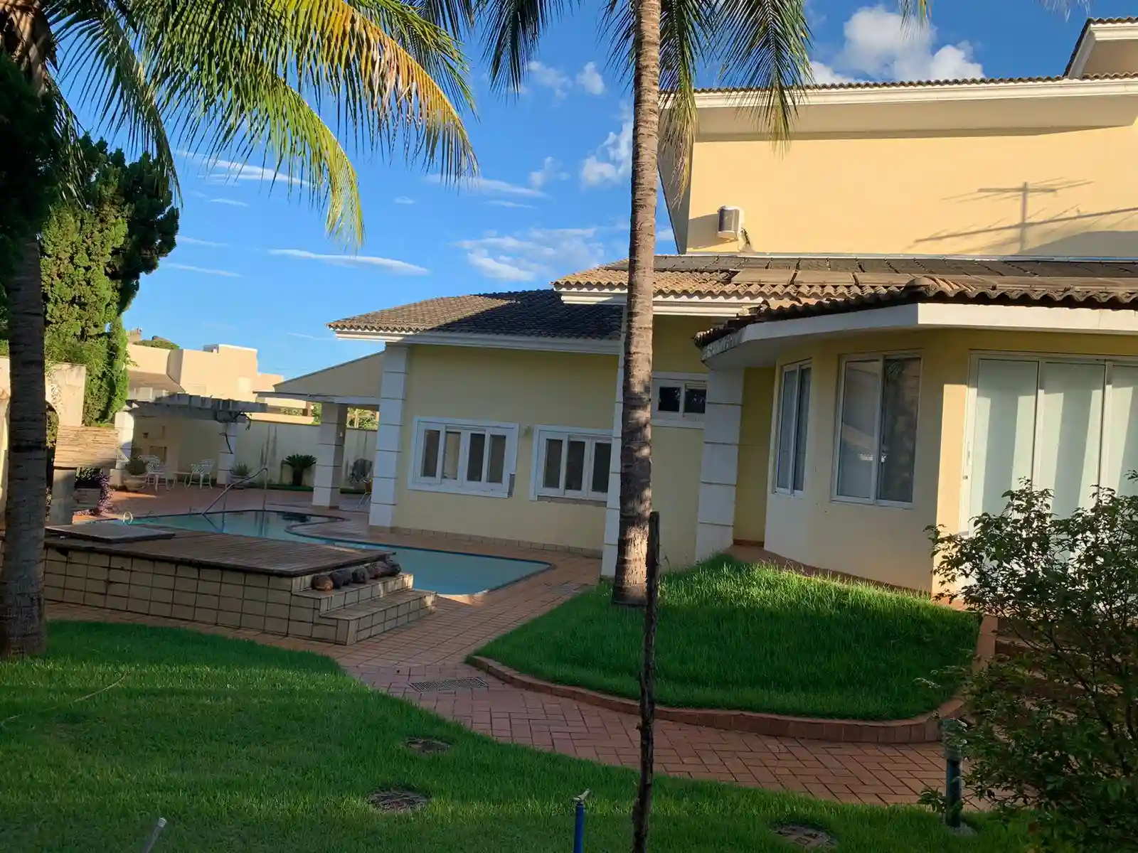 Casa de Condomínio com 3 quartos à venda, 984m² — foto 2 de 41