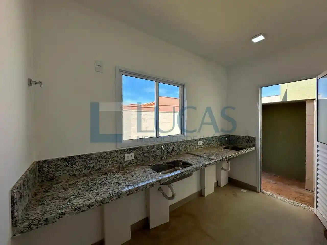 Casa de Condomínio com 2 quartos à venda, 104m² — foto 18 de 25