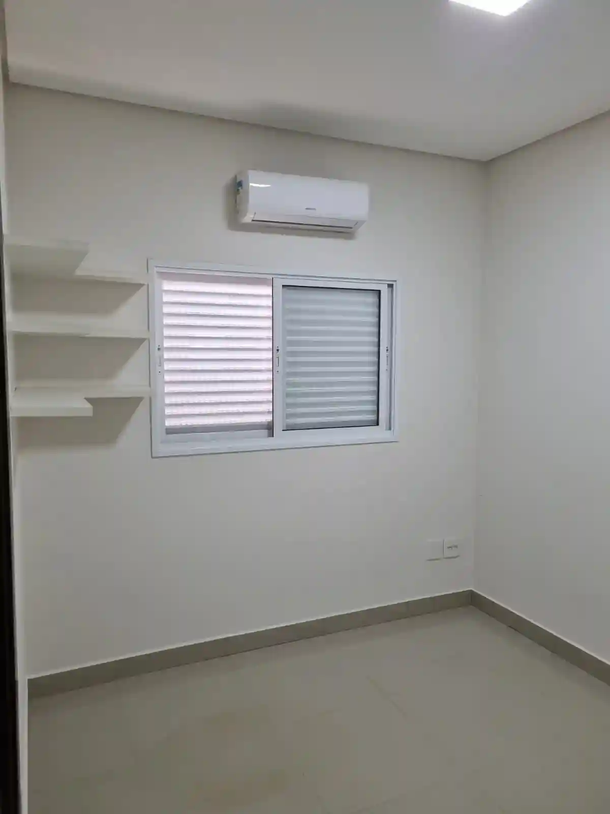 Casa de Condomínio com 3 quartos à venda, 168m² — foto 2 de 25
