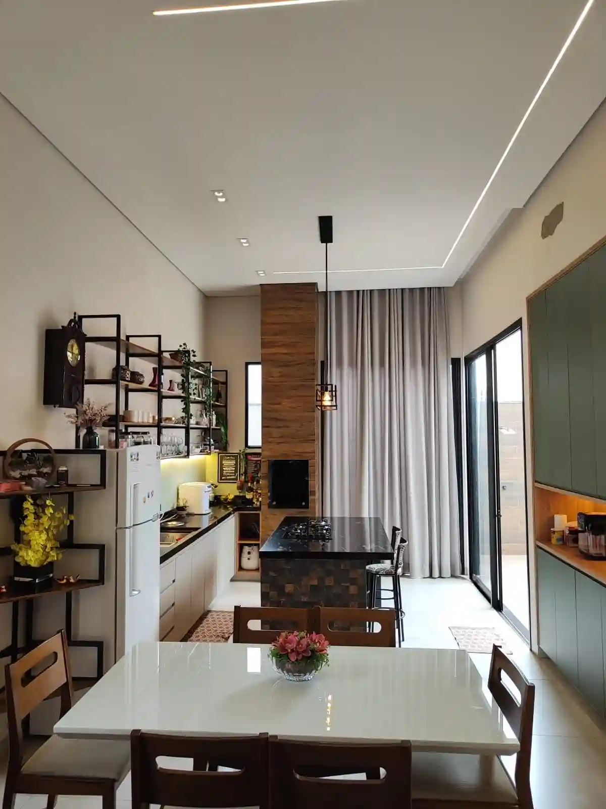 Casa de Condomínio com 3 quartos à venda, 176m² — foto 2 de 15