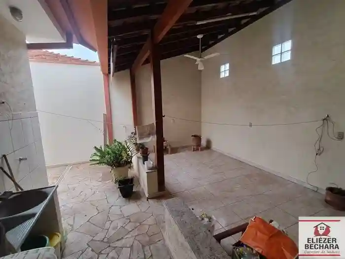 Casa com 3 quartos à venda, 190m² — foto 3 de 35