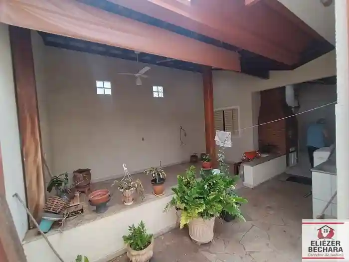Casa com 3 quartos à venda, 190m² — foto 2 de 35