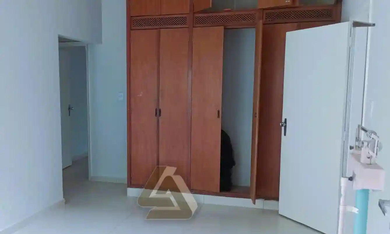Imóvel Comercial com 5 quartos para aluguel, 240m² — foto 2 de 7