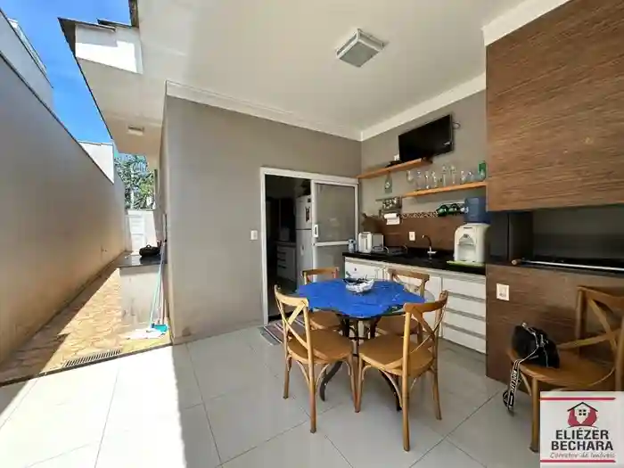 Casa de Condomínio com 3 quartos à venda, 184m² — foto 11 de 19