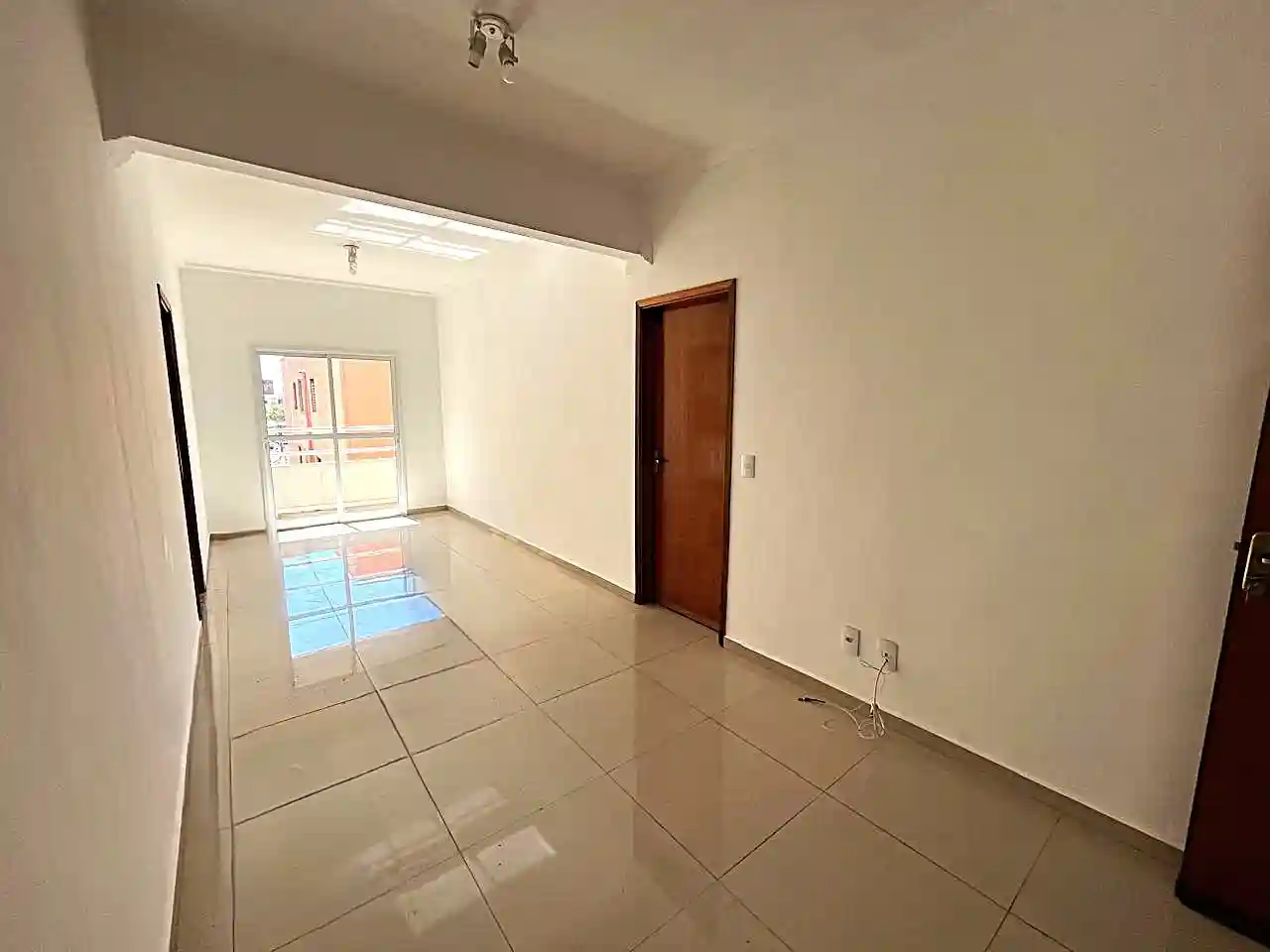 Apartamento com 2 quartos para aluguel, 70m² — foto 3 de 14