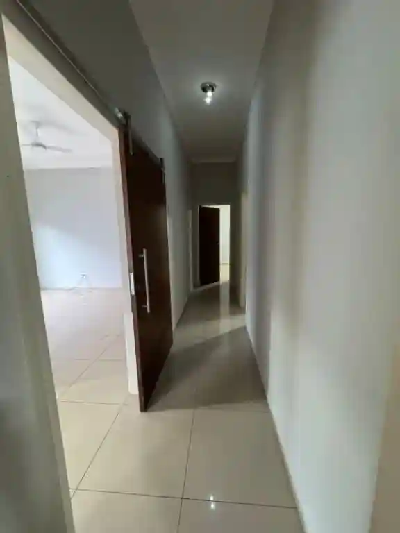 Casa de Condomínio com 3 quartos para aluguel, 300m² — foto 3 de 16