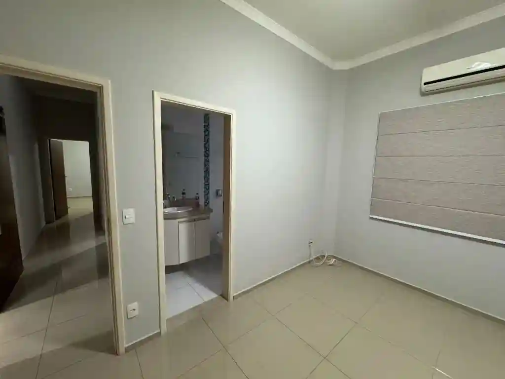Casa de Condomínio com 3 quartos para aluguel, 300m² — foto 2 de 16