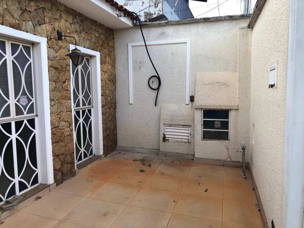 Casa com 3 quartos à venda, 320m² — foto 2 de 23