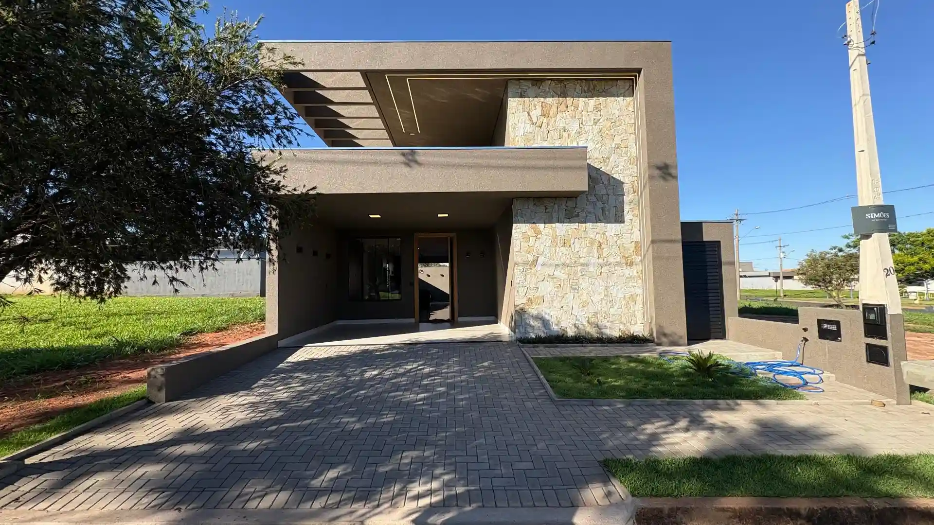 Casa com 3 quartos à venda, 200m² — foto 1 de 45