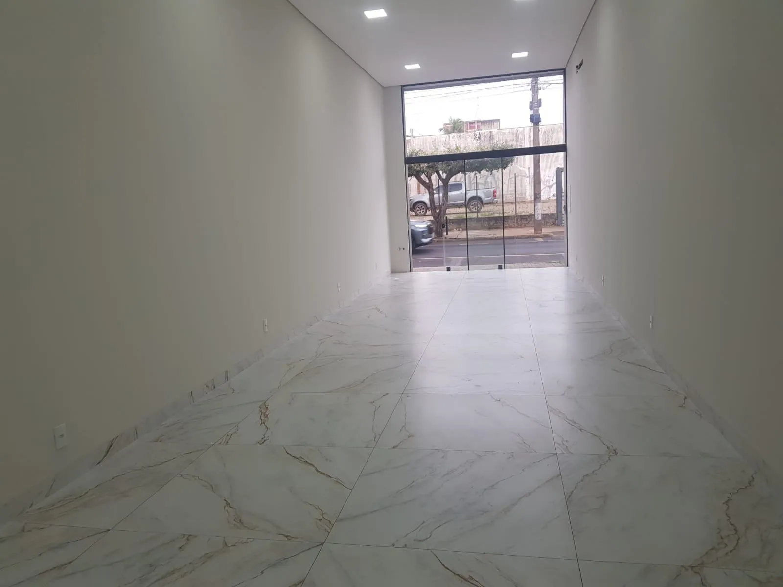 Loja / Salão / Ponto Comercial para aluguel, 90m² — foto 2 de 6