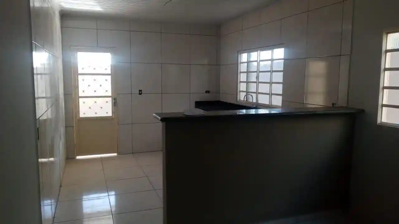 Casa com 3 quartos à venda, 200m² — foto 2 de 9
